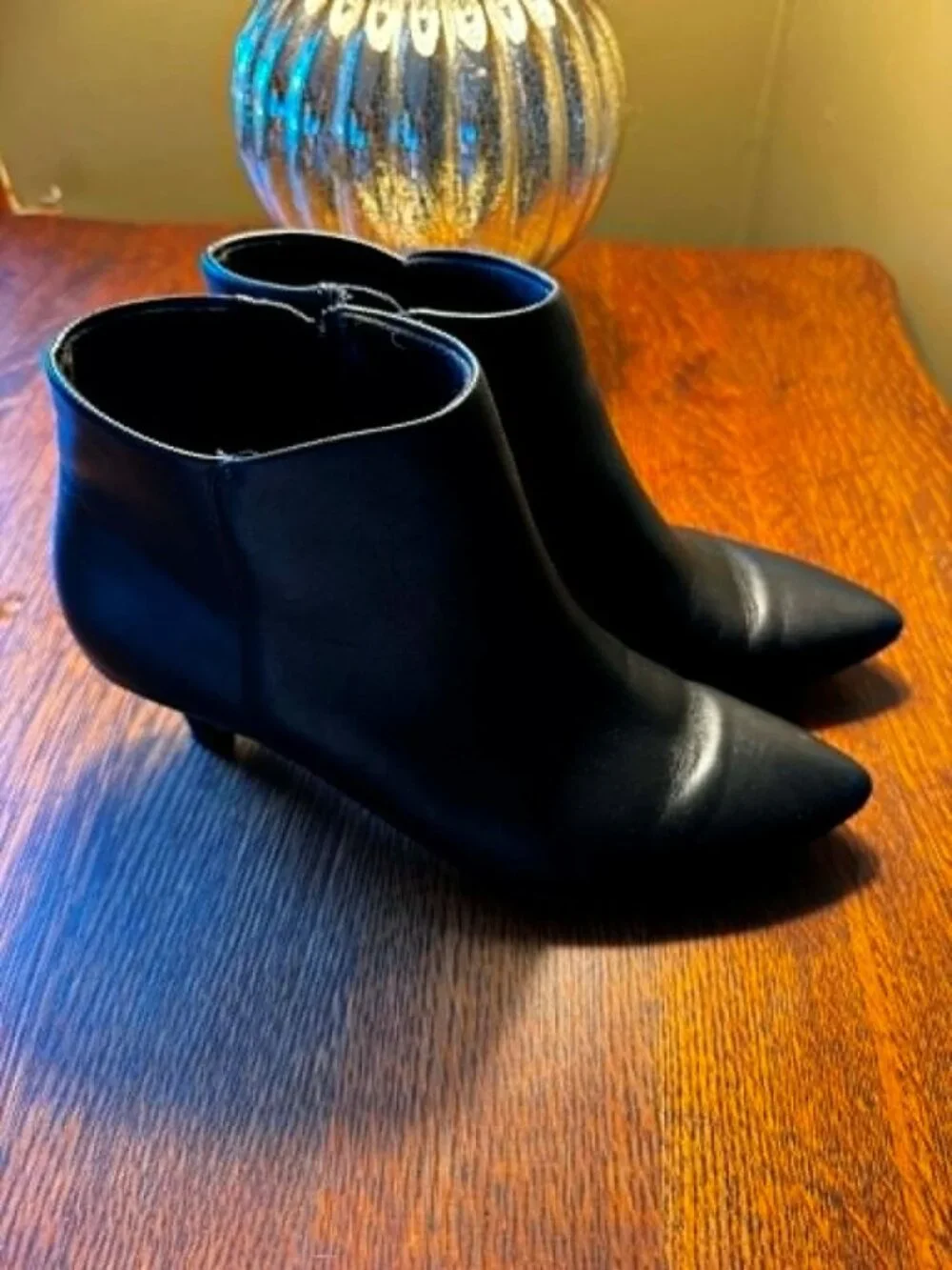 Clarks Collection Black Leather Ankle Boots • Size 6.5 • Excellent Condition